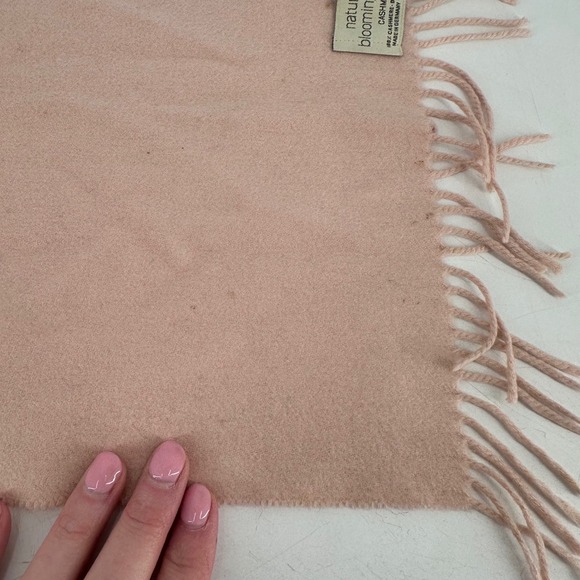 Bloomingdale's Cashmere Scarf Womens OS Pink Fringe Made in Germany Quiet Luxury - Picture 3 of 6